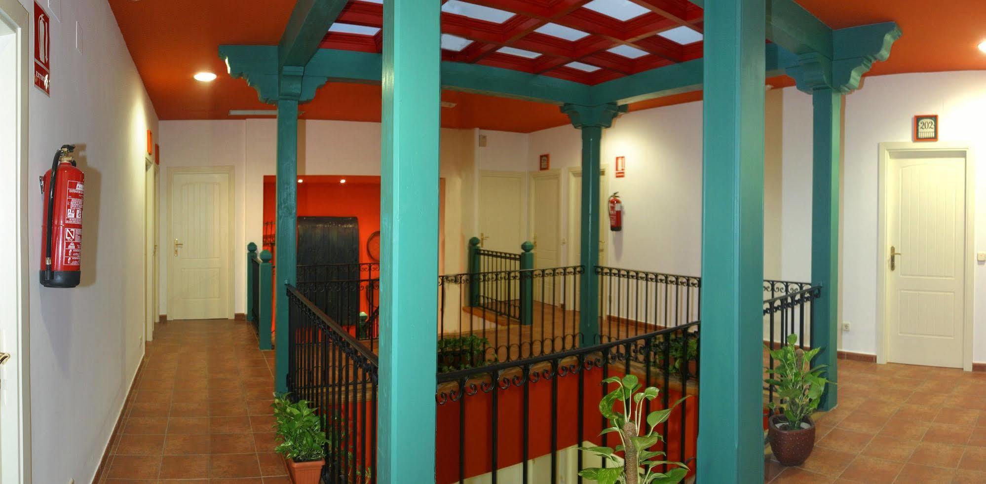 Hotel Y Apartamentos La Casa Rural Chinchón Beltér fotó